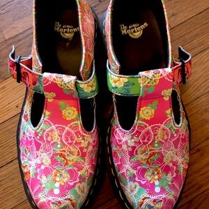 Flower print Mary Janes Dr.Martens